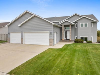 3201 Woodside Dr SE, Minot, ND, 58701