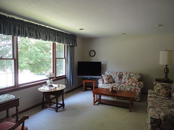 4th image of 13 Scottdale Ln