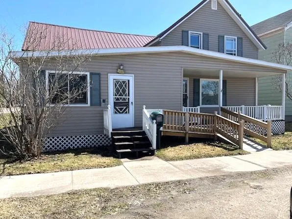 236 N D St, Cheboygan, MI 49721