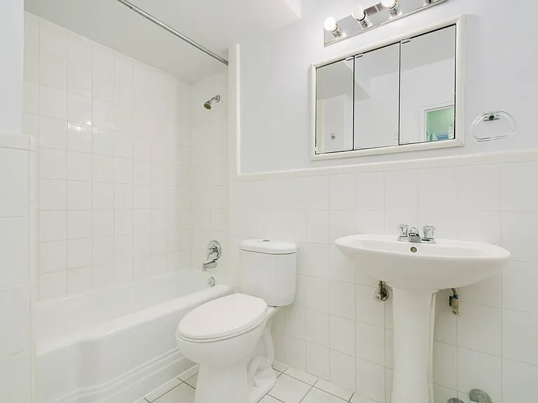 160 Balmoral Ave #1 — Photo 8