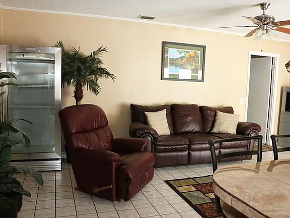 3rd image of 1020 Mockingbird Cir