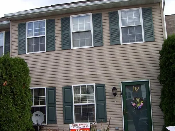 10 Fiddler Dr, New Oxford, PA 17350