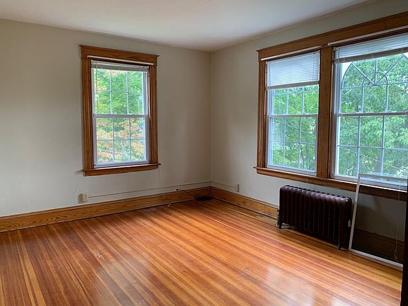 4th image of 272 Farmington Ave #2