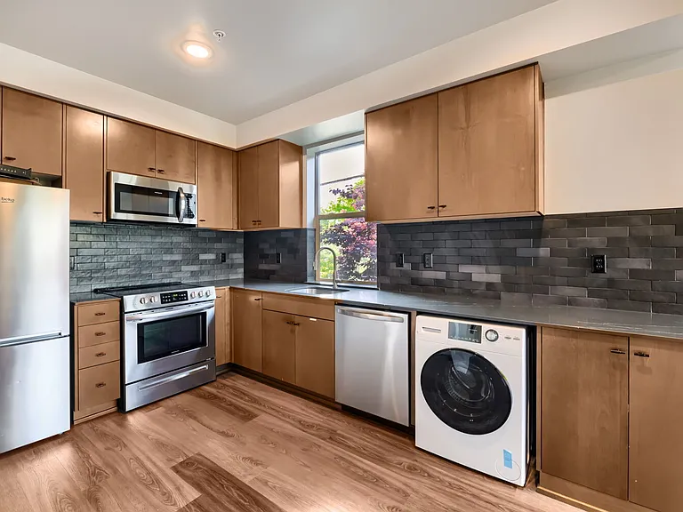 6310 N Maryland Ave #201 — Photo 4