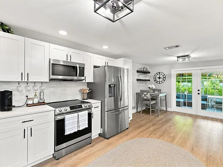 2449 Wood St — Photo 14