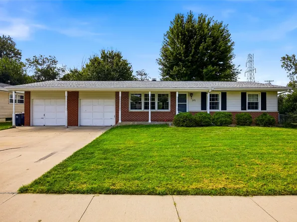 395 Brentwood Dr NE, Cedar Rapids, IA 52402