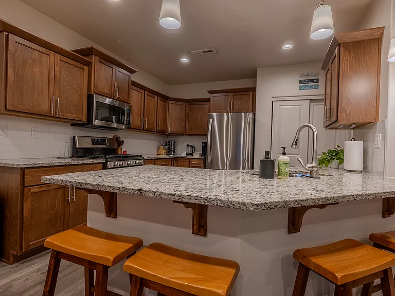 18522 White Rose Pl — Photo 2