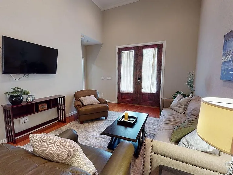 1114 Ruea St — Photo 3