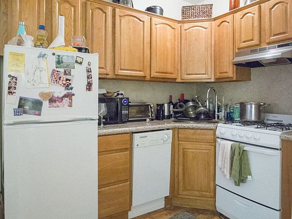 3rd image of 419 W 56th St APT 2B