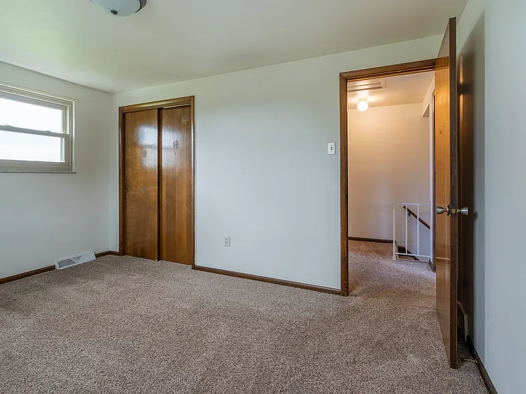 319 Dersam St — Photo 11
