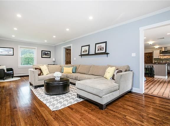 3rd image of 35 Park Dr