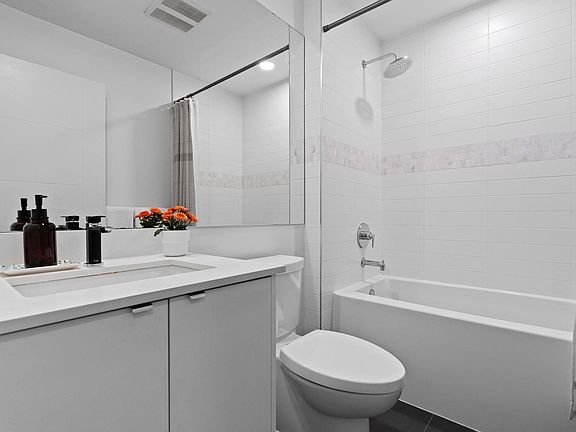 3rd image of 2345 Rindall Ave #204