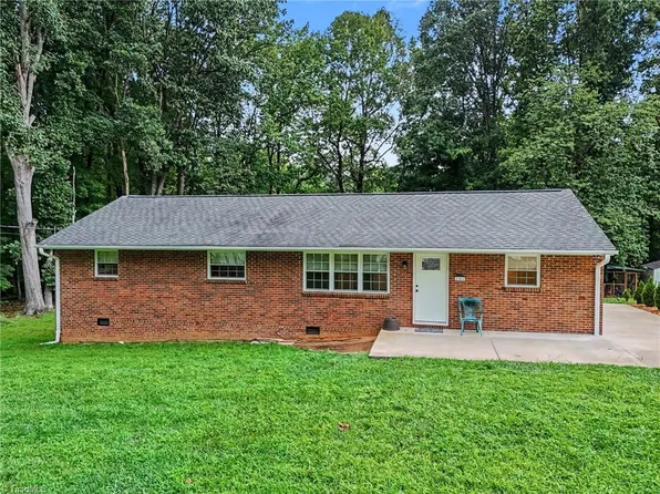 206 Hendrix Dr, Kernersville, NC 27284