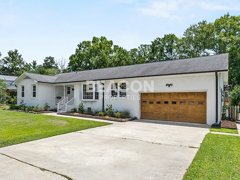 406 W Blackbeard Rd — Photo 3