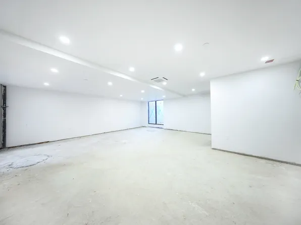 165-20 Sanford Avenue image 43 of 50