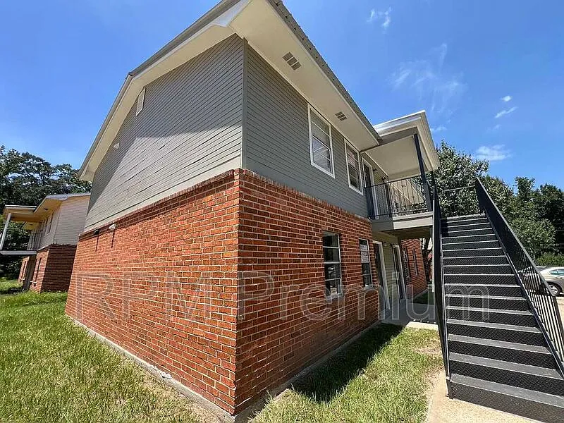 5057 Baker Blvd #D