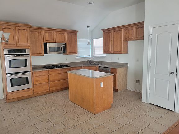 3rd image of 1424 Chapman Dr