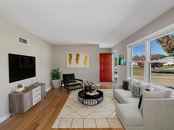 3rd image of 660 Florland Dr