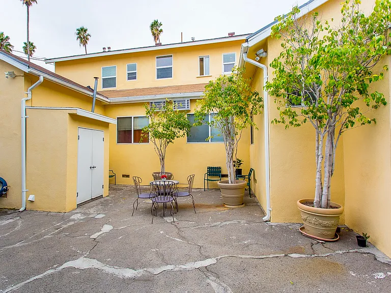 1650 Winona Blvd #4 — Photo 26