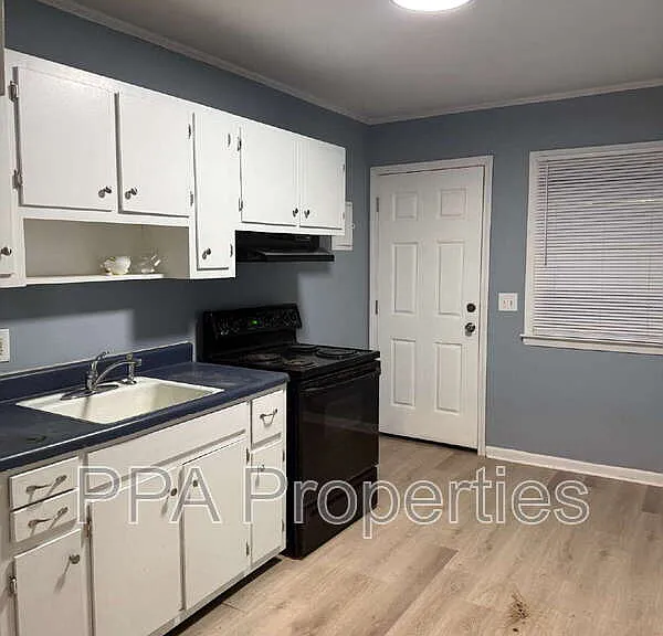 221 Willow Ave — Photo 5
