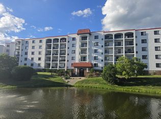 375 Plum Creek Dr APT 103, Wheeling, IL 60090
