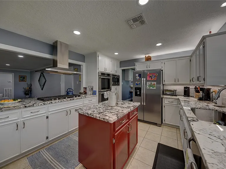 1600 Pecan St — Photo 11