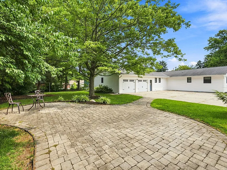 71 Forest Ave — Photo 9