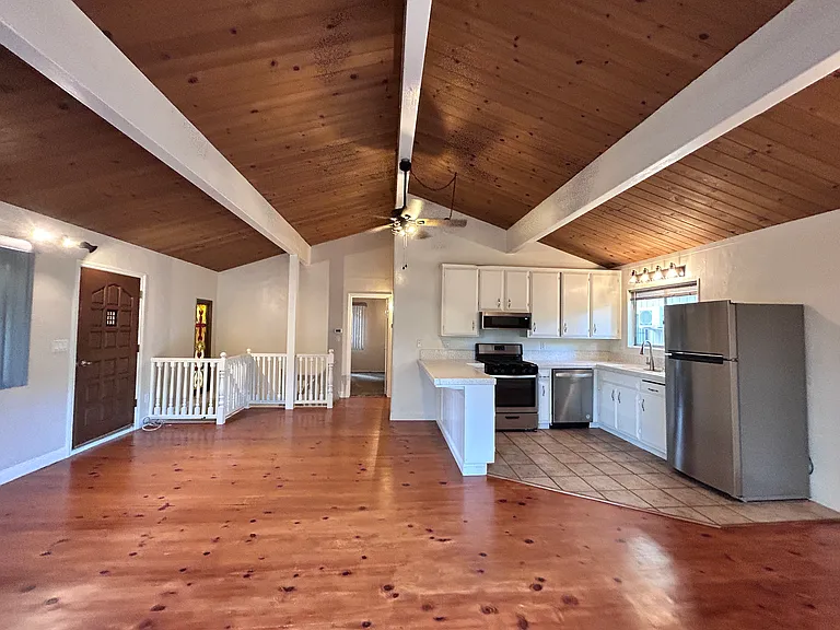 28226 Larchmont Ln — Photo 2