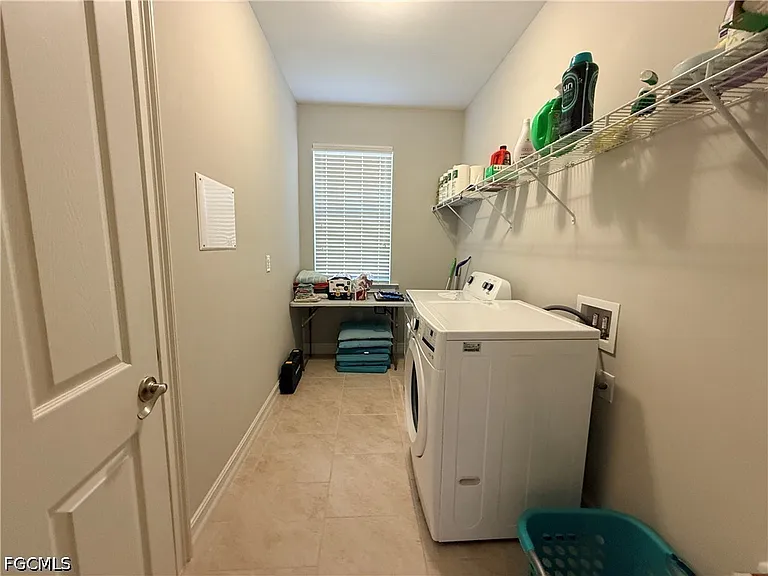3920 King Edwards St — Photo 18