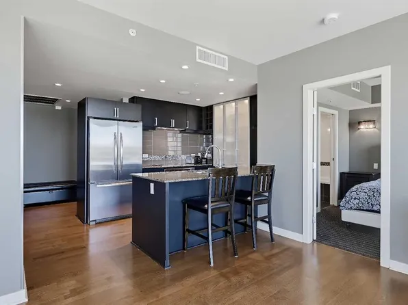 888 S 4th Ave SW #1604, Calgary, AB T2P 0V2