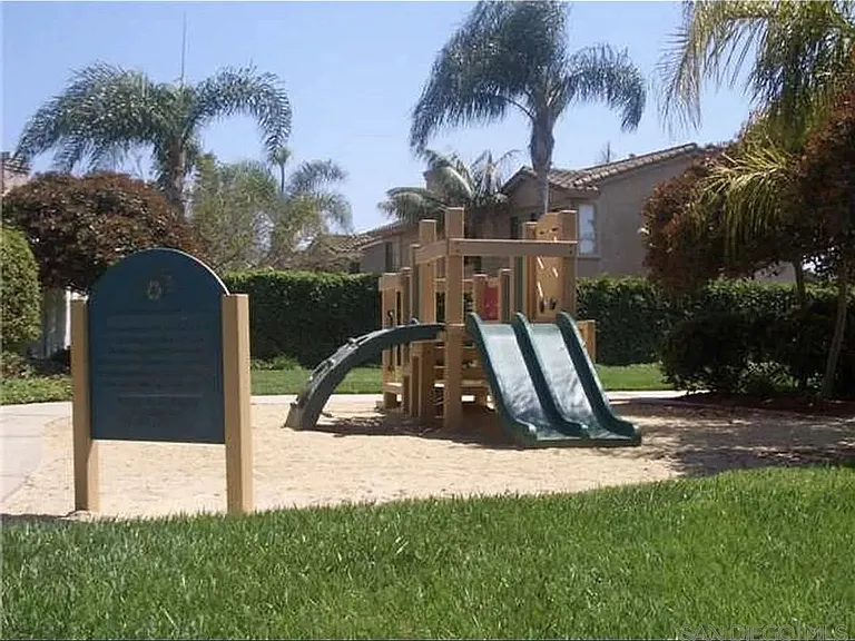 4575 Avenida Privado — Photo 28