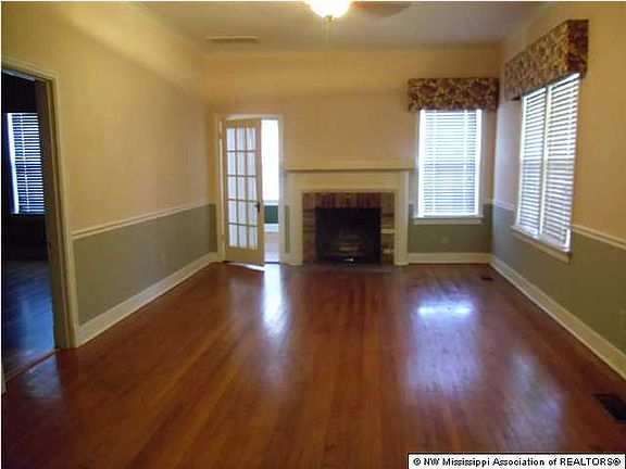 4th image of 1671 Cummins Ave