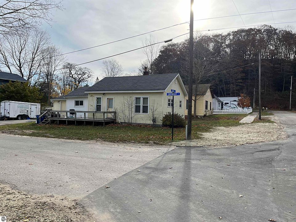 239 Cartwright St, Elberta, MI 49628 Zillow