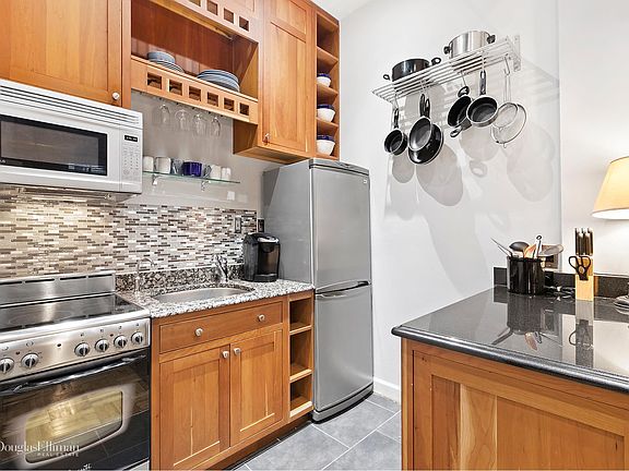 2nd image of 234 E 14th St APT 1C