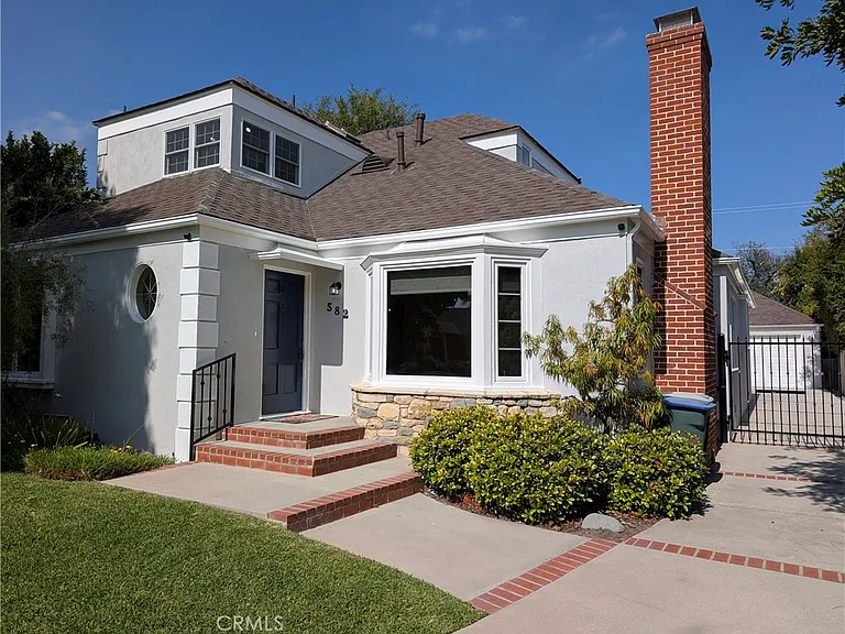 582 N Sunnyslope Ave — Photo 2