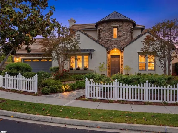 18342 Saint Etienne Ln, San Diego, CA 92128