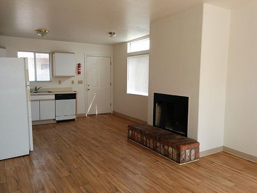 3rd image of 3161 E Monte Vista Dr