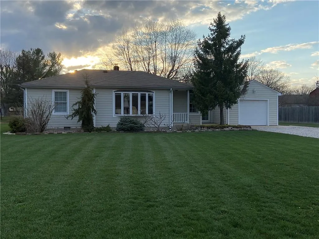 396 S Hendricks Dr photo 1