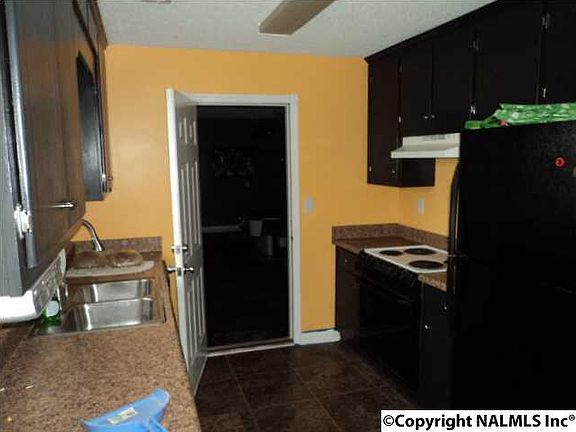 3rd image of 142 Castleridge Dr