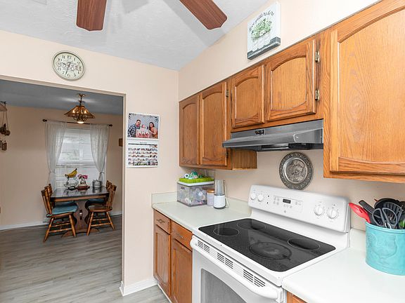 4th image of 231 Seville Cir