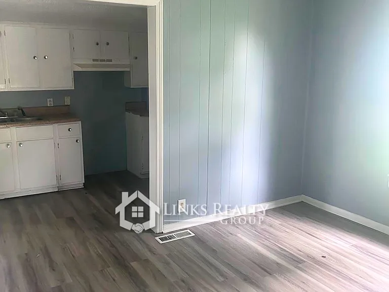 614 Goldsboro Ave — Photo 2