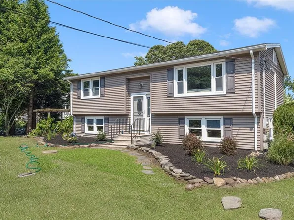 142 Overlook Dr, Warwick, RI 02818