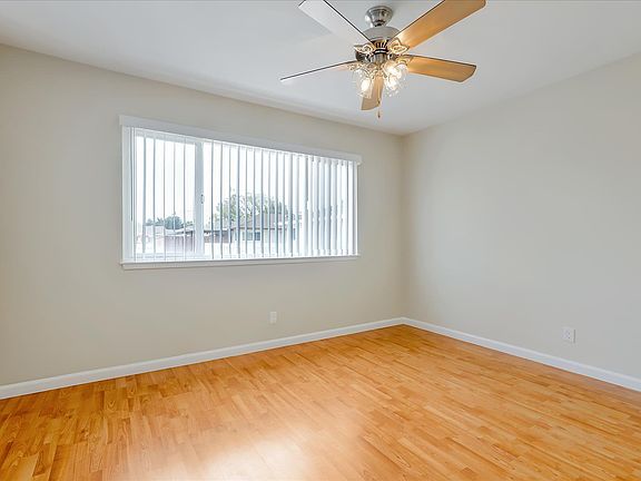 3rd image of 725 Roble Ave