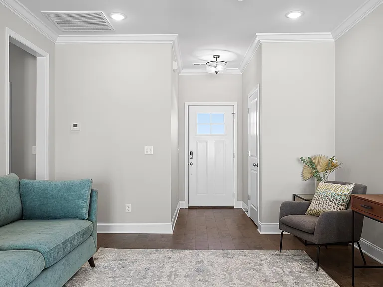 658 Bellingham Dr NE — Photo 3