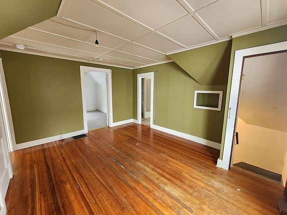 2nd image of 138 Harvard Pl APT 3