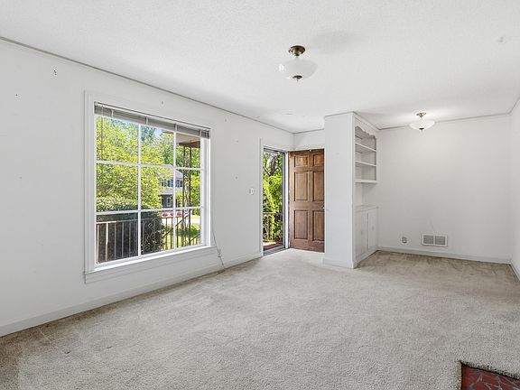 5th image of 126 W Circle Ave