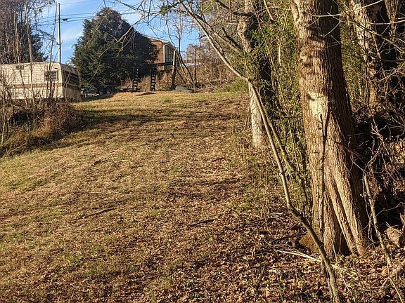 4th image of 102 N Patton Ave