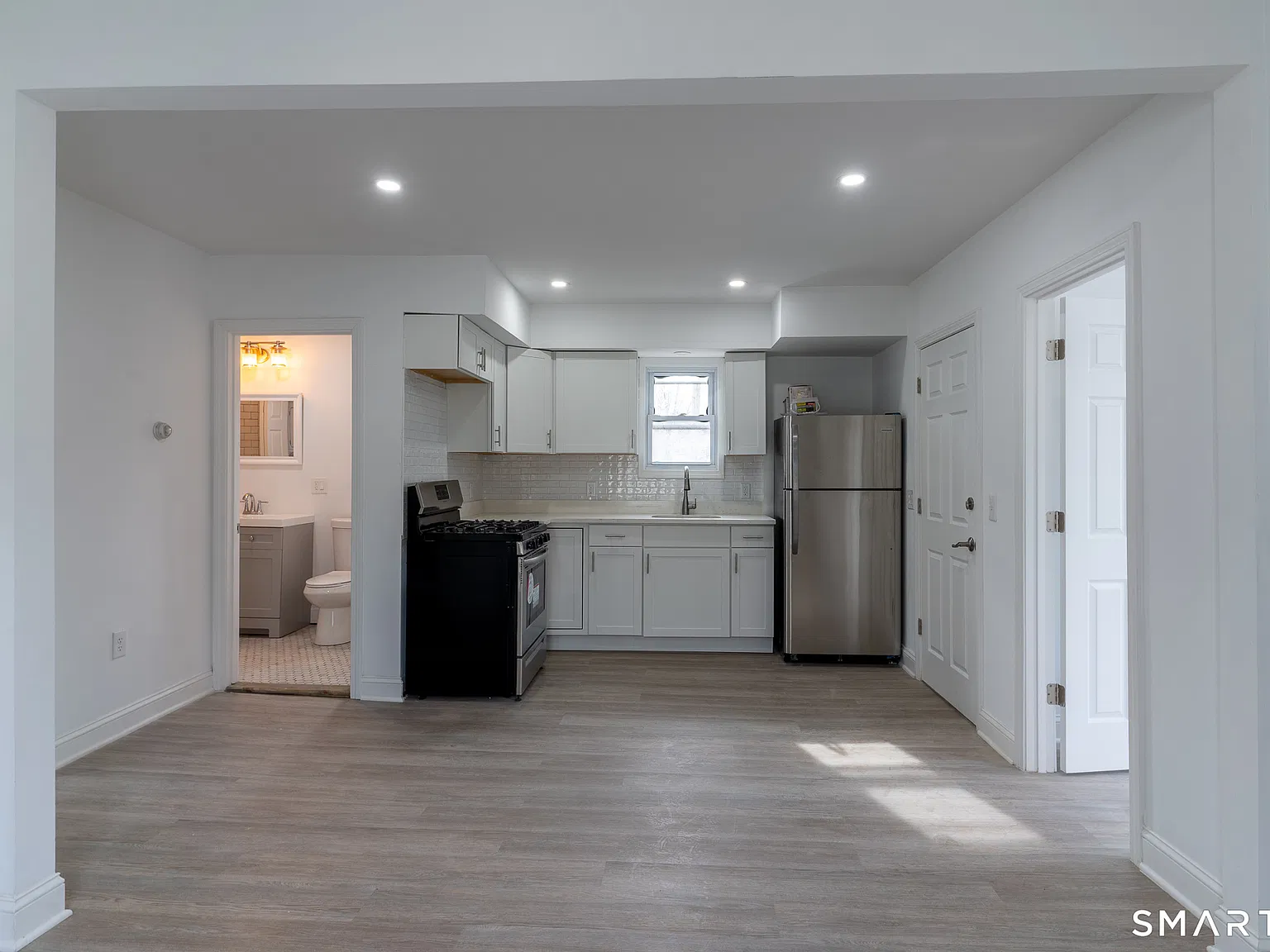 2 bed, 1.0 bath, 756 sqft, $2,050 — Photo 3
