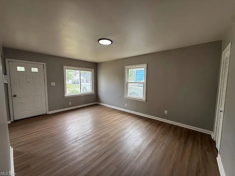 1054 Merton Ave — Photo 2