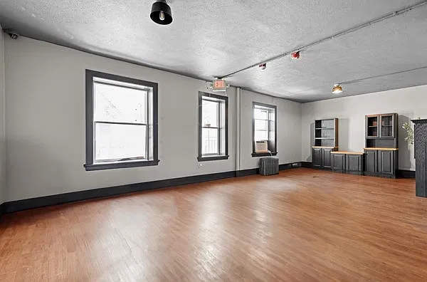 224 S Howard St #404